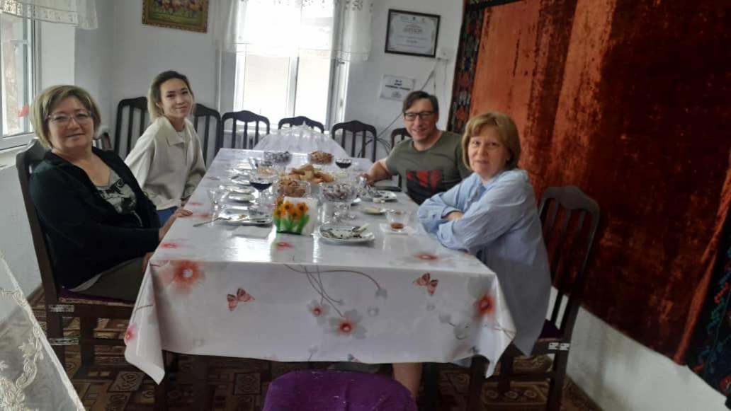 Guest House Kagan Toktogul Buitenkant foto
