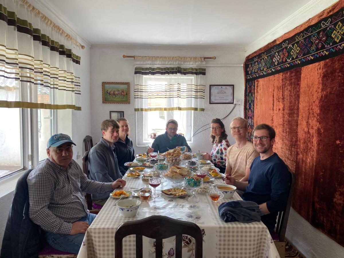 Guest House Kagan Toktogul Buitenkant foto