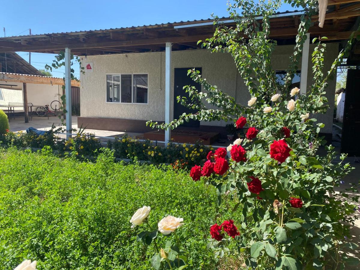 Guest House Kagan Toktogul Buitenkant foto