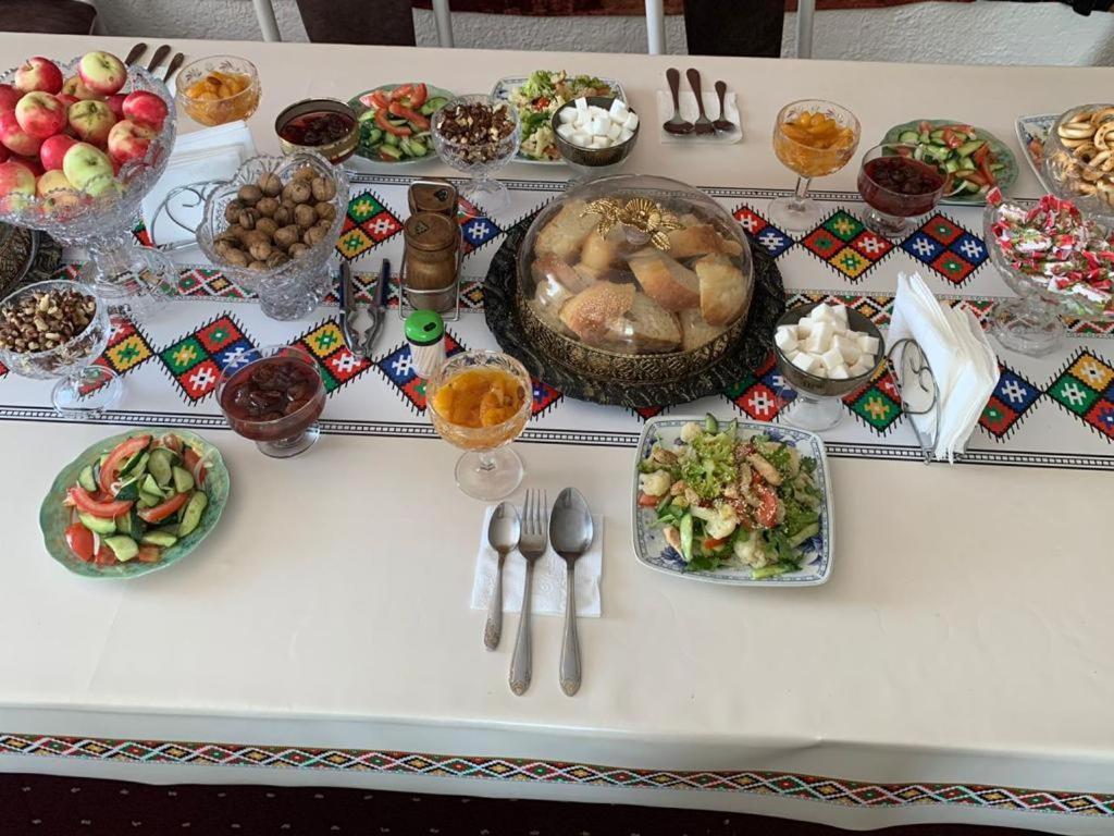 Guest House Kagan Toktogul Buitenkant foto