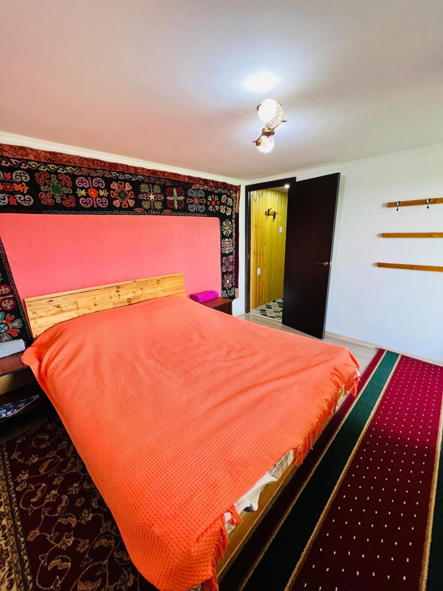 Guest House Kagan Toktogul Buitenkant foto