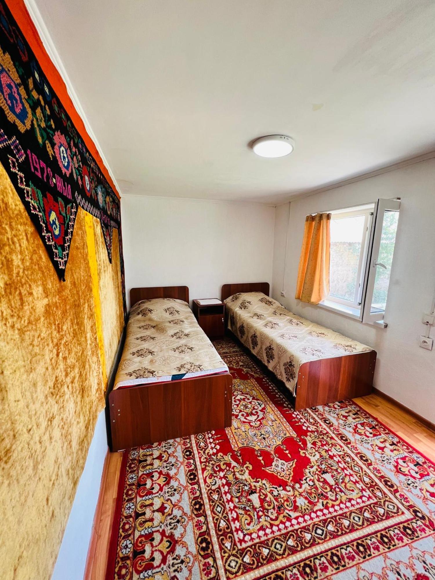 Guest House Kagan Toktogul Buitenkant foto