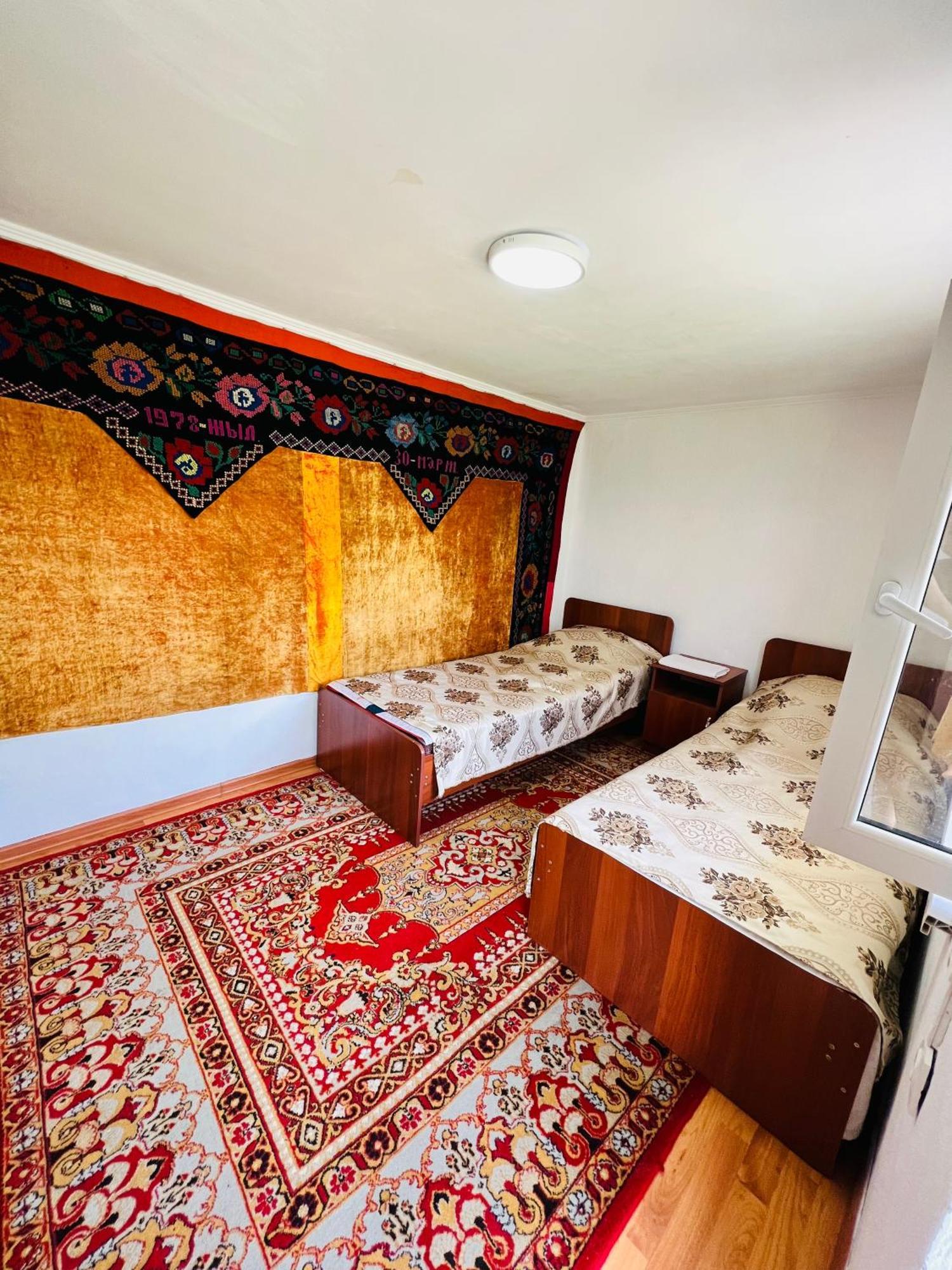 Guest House Kagan Toktogul Buitenkant foto