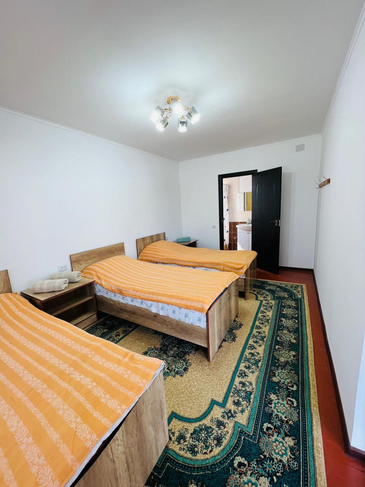 Guest House Kagan Toktogul Buitenkant foto