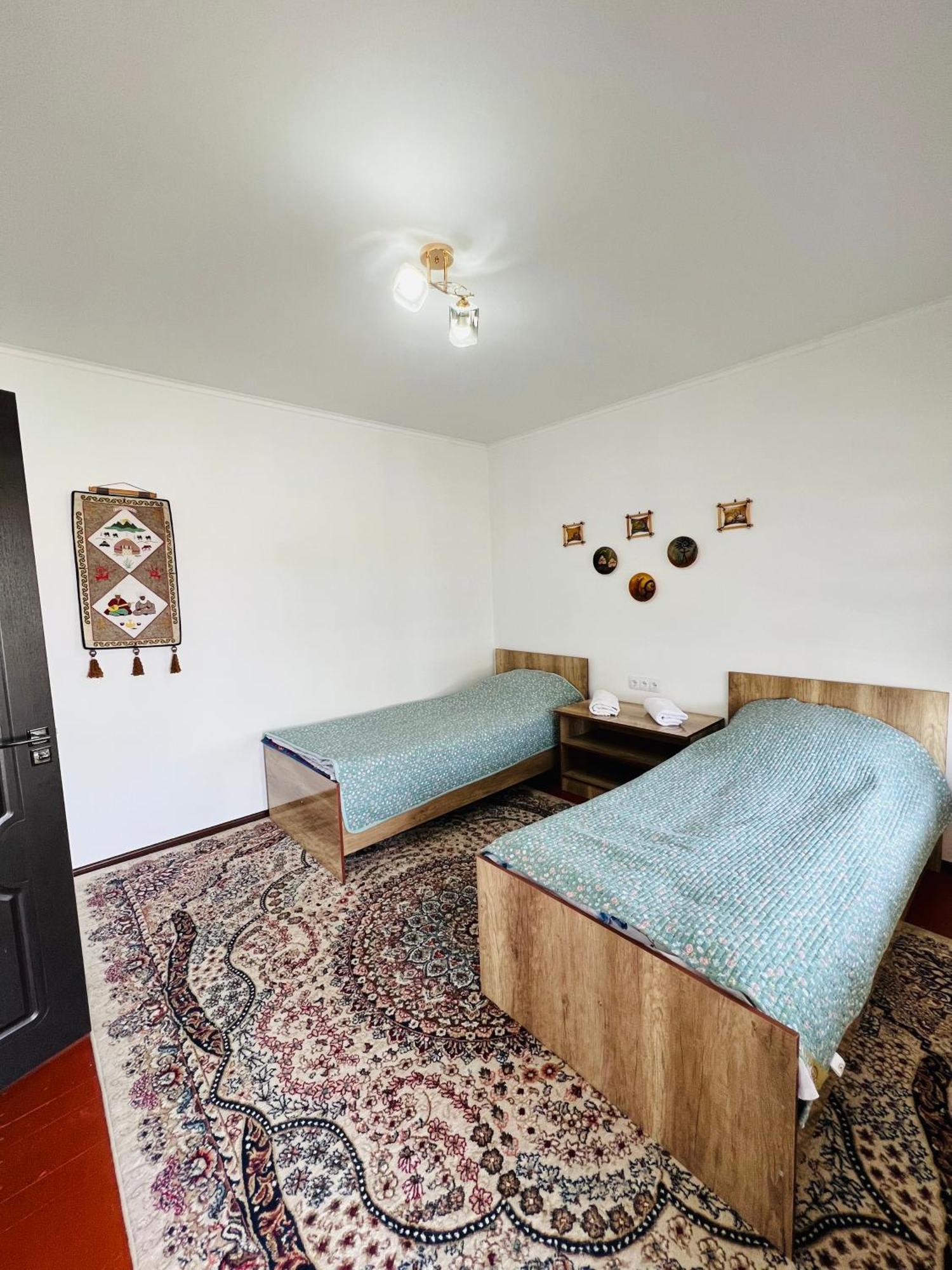 Guest House Kagan Toktogul Buitenkant foto