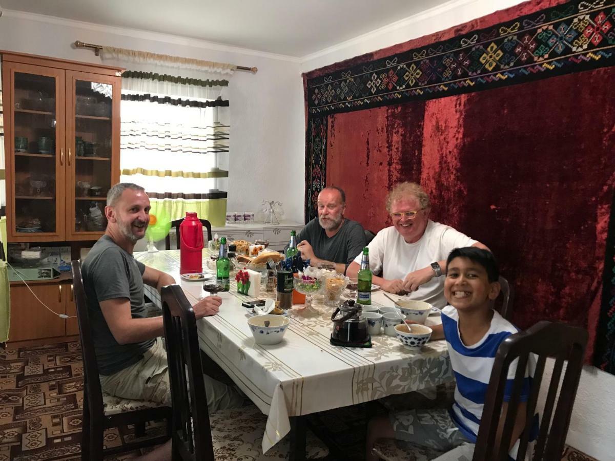 Guest House Kagan Toktogul Buitenkant foto